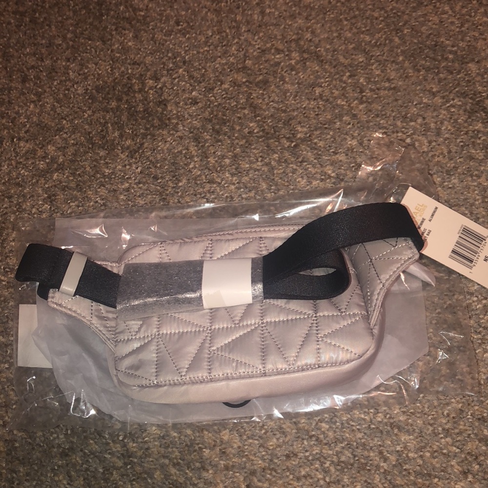 Michael Kors belt bag - Picture 2 of 12